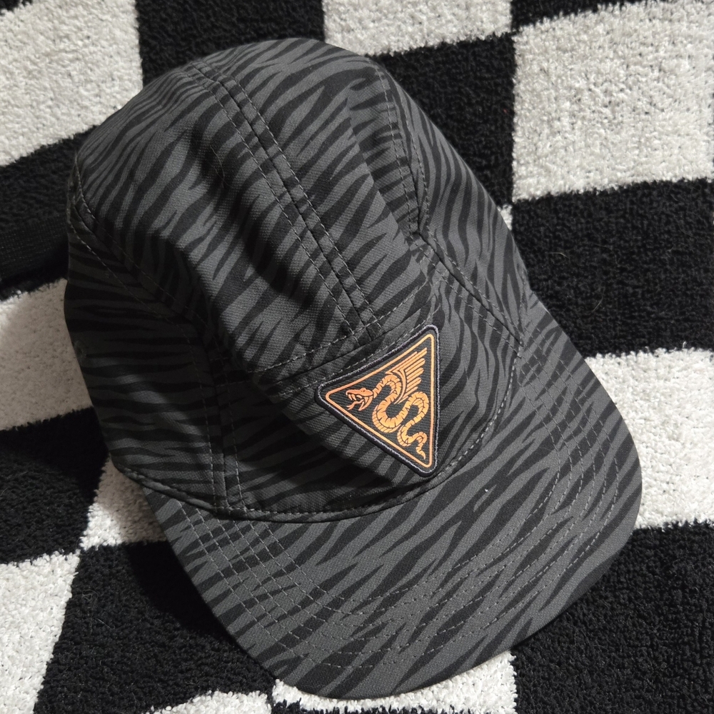 Nike AW84 Kobe Bryant Black Mamba 5 Panel Zebra Stripe Hat Cap - Picture 1 of 4
